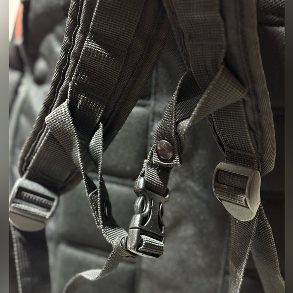 Oakley - Enduro Backpack - Jet black - Picture 6 of 17